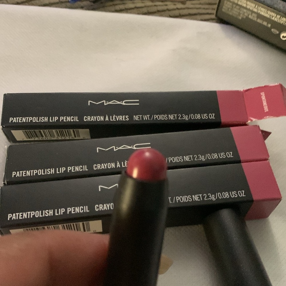 MAC Lip 👄 - Picture 3 of 4